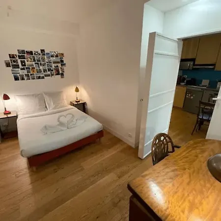 Flat In Face To Seine River *